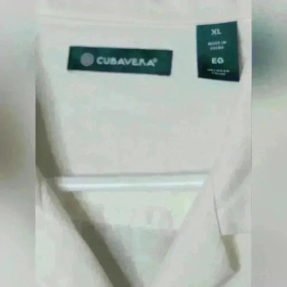 Men's Cream Cubavera Guayabera. - Picture 2 of 5